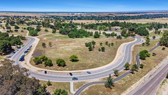 255 E Shepherd Avenue, Fresno, CA 93720