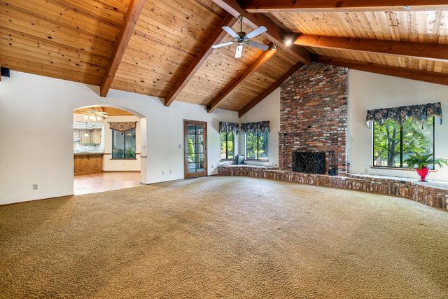 255 E Shepherd Avenue, Fresno, CA 93720