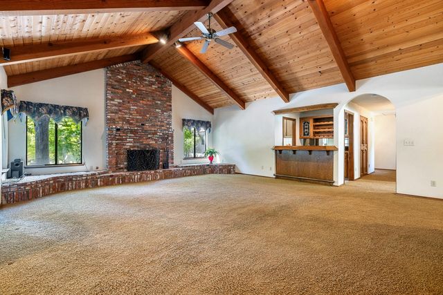 255 E Shepherd Avenue, Fresno, CA 93720
