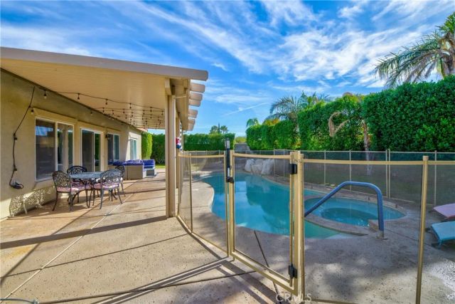 975 Alta Cresta, Palm Springs, CA 92262