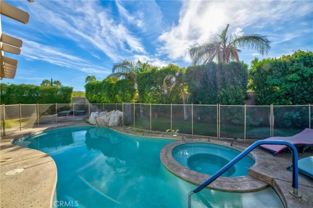975 Alta Cresta, Palm Springs, CA 92262
