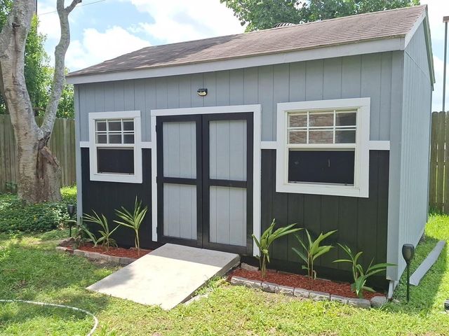 4330 Shady Springs Drive, Seabrook, TX 77586