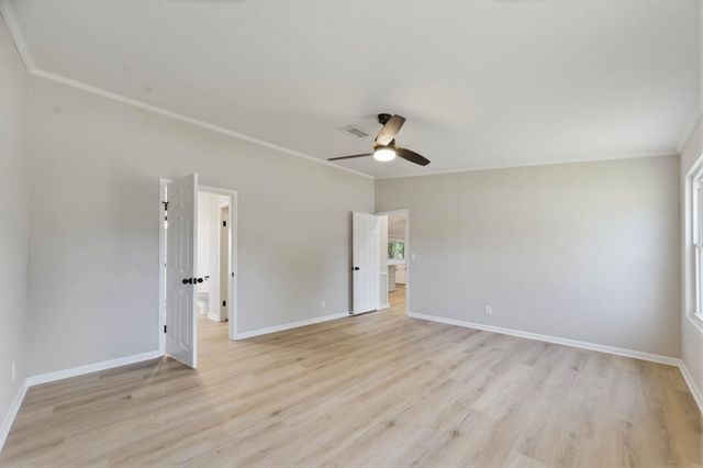 6068 S Seneca St, Wichita, KS 67217