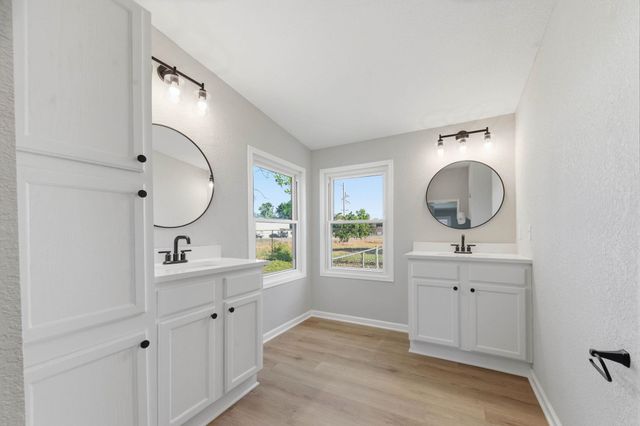 6068 S Seneca St, Wichita, KS 67217