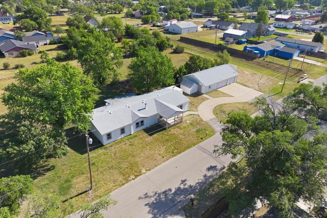 6068 S Seneca St, Wichita, KS 67217