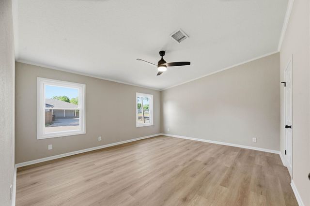 6068 S Seneca St, Wichita, KS 67217