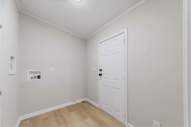 6068 S Seneca St, Wichita, KS 67217