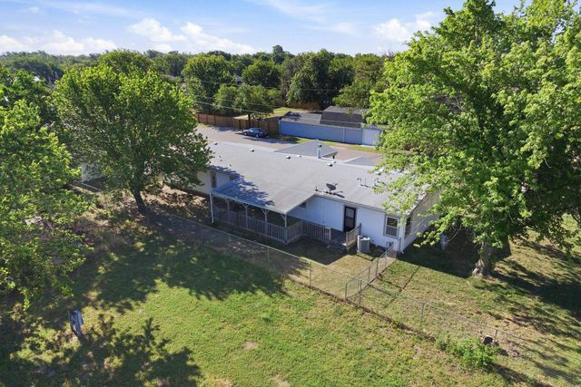 6068 S Seneca St, Wichita, KS 67217
