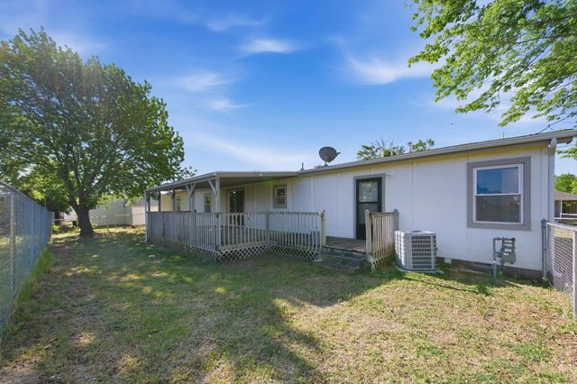 6068 S Seneca St, Wichita, KS 67217