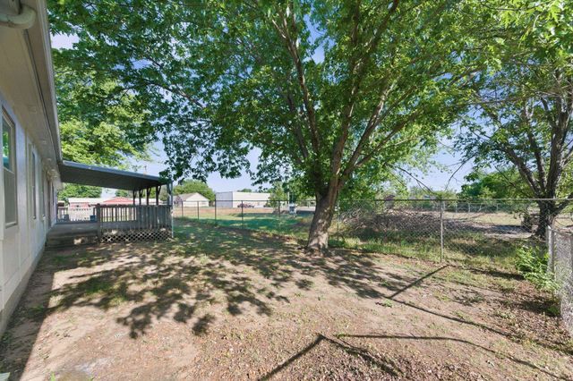 6068 S Seneca St, Wichita, KS 67217