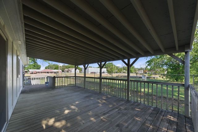 6068 S Seneca St, Wichita, KS 67217