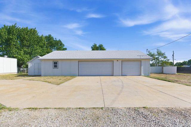 6068 S Seneca St, Wichita, KS 67217