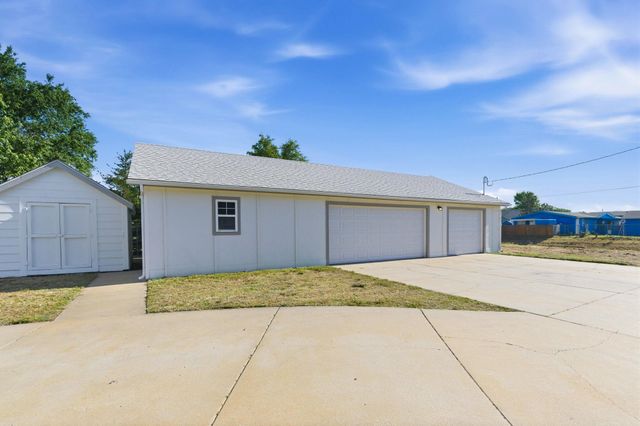 6068 S Seneca St, Wichita, KS 67217