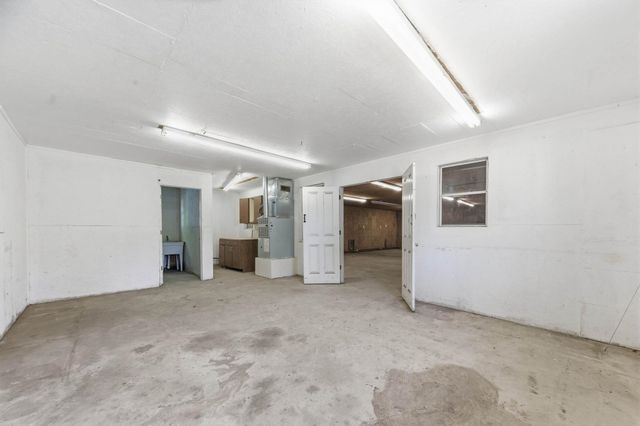 6068 S Seneca St, Wichita, KS 67217