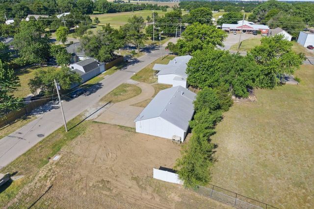 6068 S Seneca St, Wichita, KS 67217