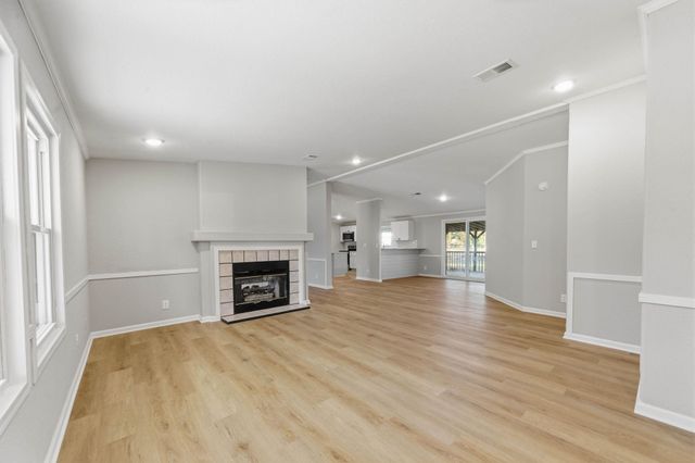 6068 S Seneca St, Wichita, KS 67217