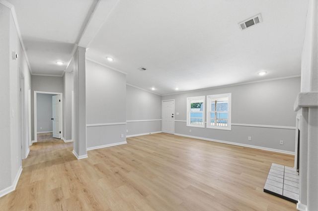 6068 S Seneca St, Wichita, KS 67217