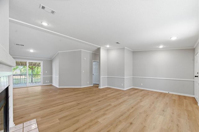 6068 S Seneca St, Wichita, KS 67217
