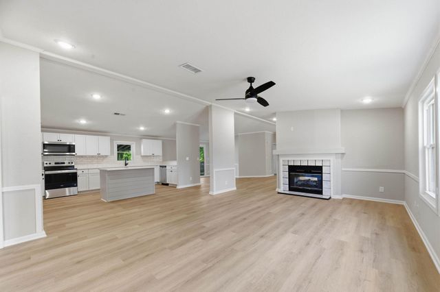 6068 S Seneca St, Wichita, KS 67217