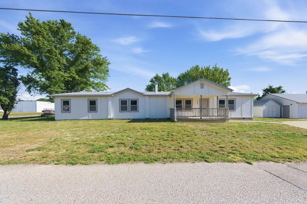 6068 S Seneca St, Wichita, KS 67217
