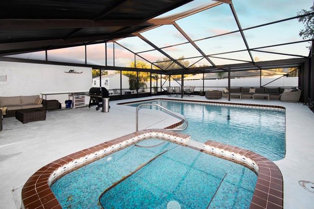 2490 HUFFTON CIRCLE, Sarasota, FL 34235