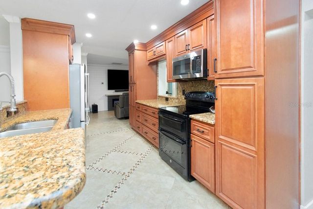 2490 HUFFTON CIRCLE, Sarasota, FL 34235