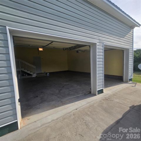 3972 S NC Hwy 127 Highway, Hickory, NC 28602