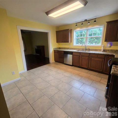 3972 S NC Hwy 127 Highway, Hickory, NC 28602