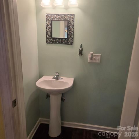 3972 S NC Hwy 127 Highway, Hickory, NC 28602