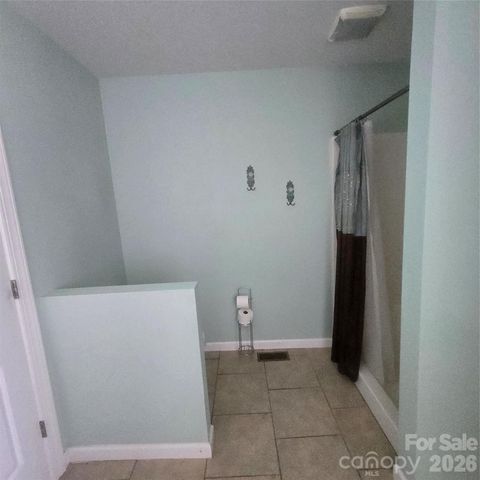3972 S NC Hwy 127 Highway, Hickory, NC 28602