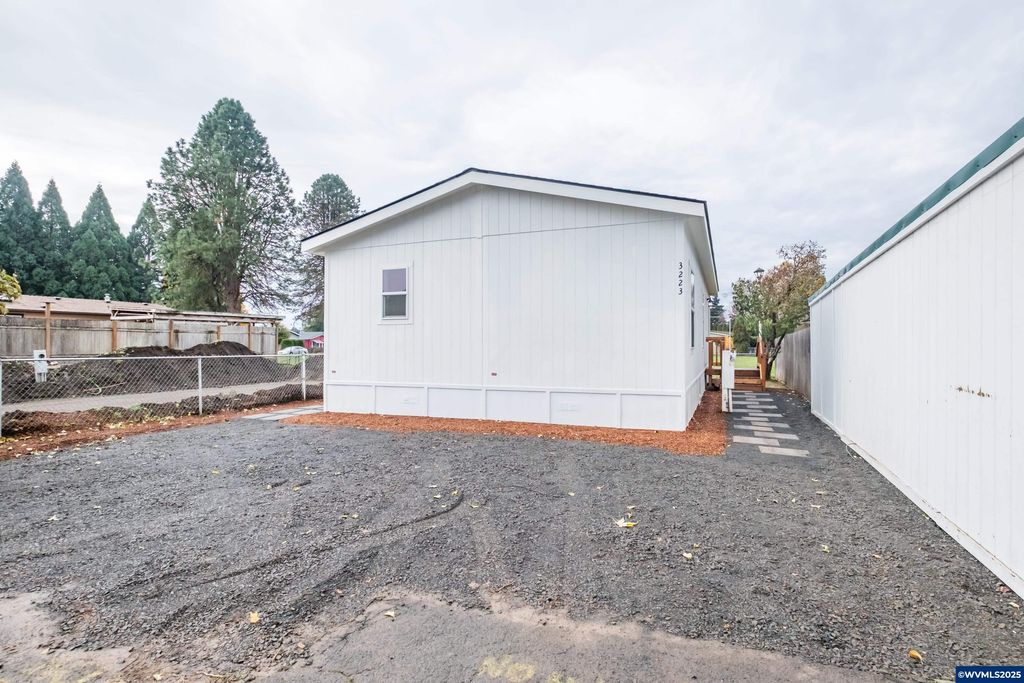 Image 1 of property listing at 3223 Comber Ct NE, Salem, OR 97305