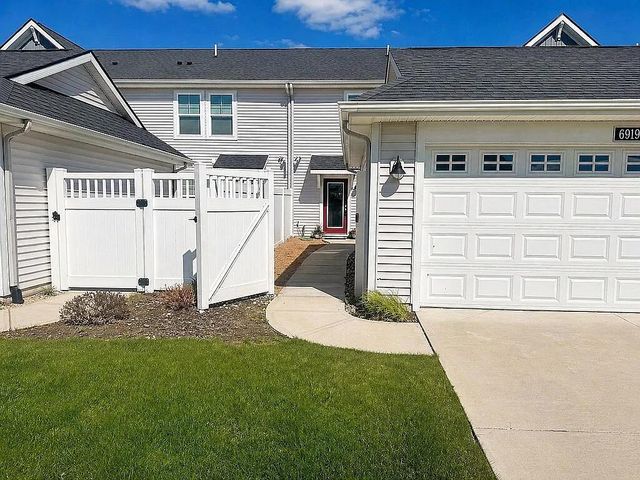 6919 Myers Lake Avenue NE 9, Rockford, MI 49341