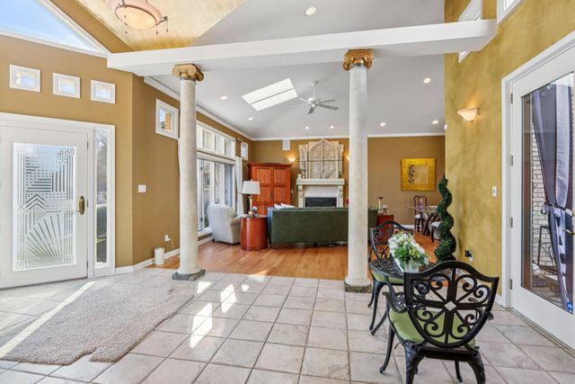 828 Royal Dublin Lane, Dyer, IN 46311