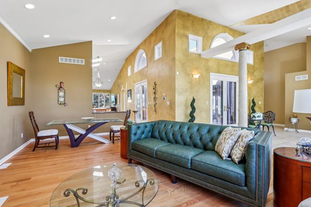 828 Royal Dublin Lane, Dyer, IN 46311