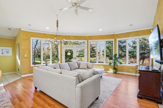 828 Royal Dublin Lane, Dyer, IN 46311