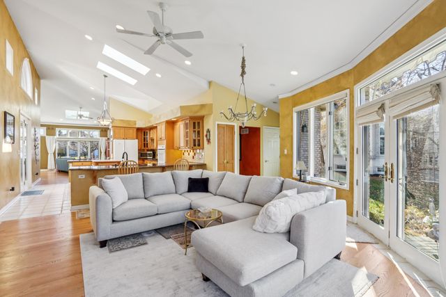 828 Royal Dublin Lane, Dyer, IN 46311