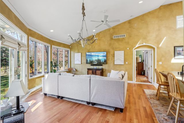 828 Royal Dublin Lane, Dyer, IN 46311