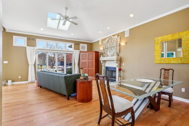 828 Royal Dublin Lane, Dyer, IN 46311