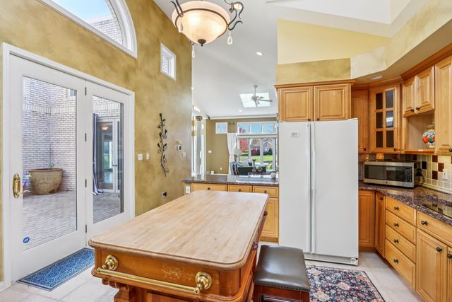 828 Royal Dublin Lane, Dyer, IN 46311