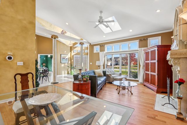 828 Royal Dublin Lane, Dyer, IN 46311