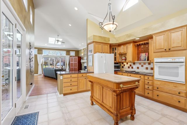 828 Royal Dublin Lane, Dyer, IN 46311