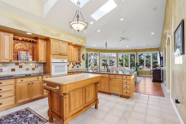 828 Royal Dublin Lane, Dyer, IN 46311