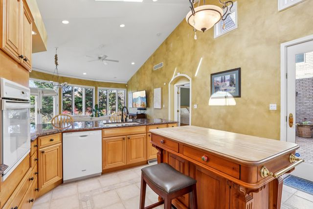 828 Royal Dublin Lane, Dyer, IN 46311