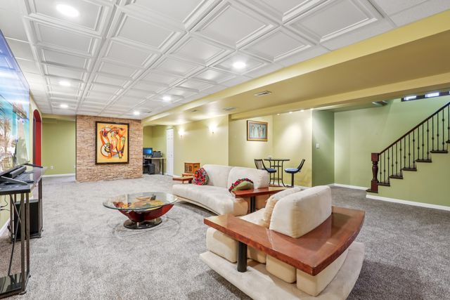 828 Royal Dublin Lane, Dyer, IN 46311