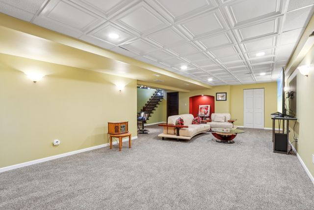 828 Royal Dublin Lane, Dyer, IN 46311