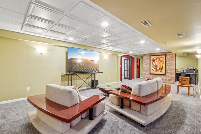 828 Royal Dublin Lane, Dyer, IN 46311