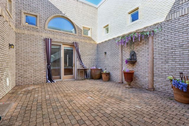 828 Royal Dublin Lane, Dyer, IN 46311