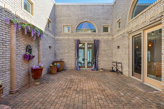 828 Royal Dublin Lane, Dyer, IN 46311