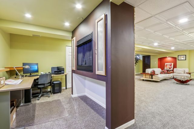 828 Royal Dublin Lane, Dyer, IN 46311