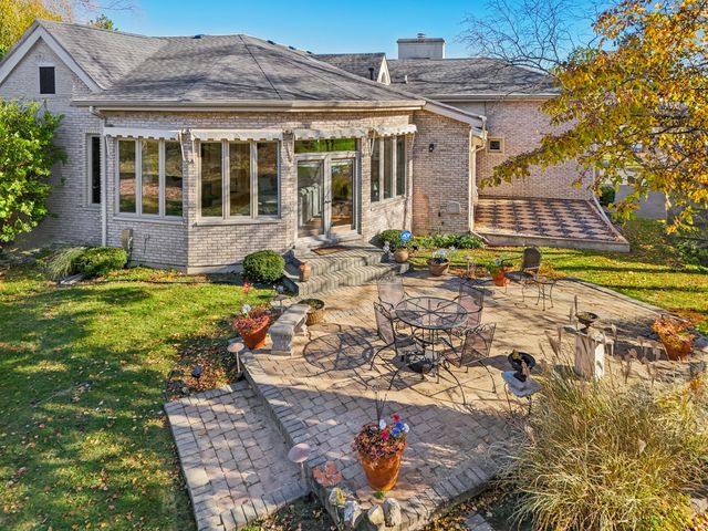 828 Royal Dublin Lane, Dyer, IN 46311